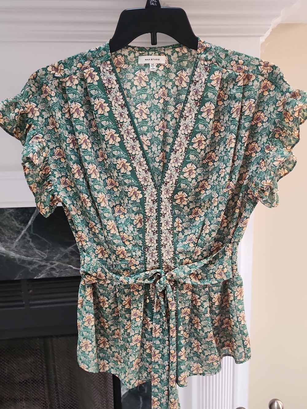 Max Studio Sleeveless Green Floral V-Neck Tie-Waist Cinched Blouse Sz M